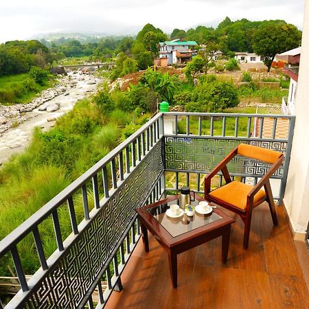 Aachman River And Valley View Resort Dharamshala - A Riverside Resort With Balcony View ภายนอก รูปภาพ