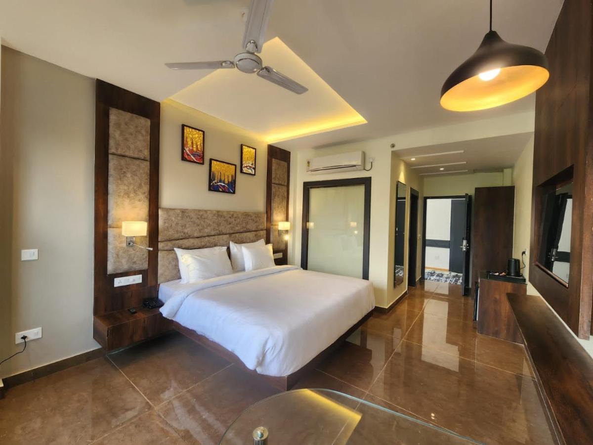 Aachman River And Valley View Resort Dharamshala - A Riverside Resort With Balcony View ภายนอก รูปภาพ