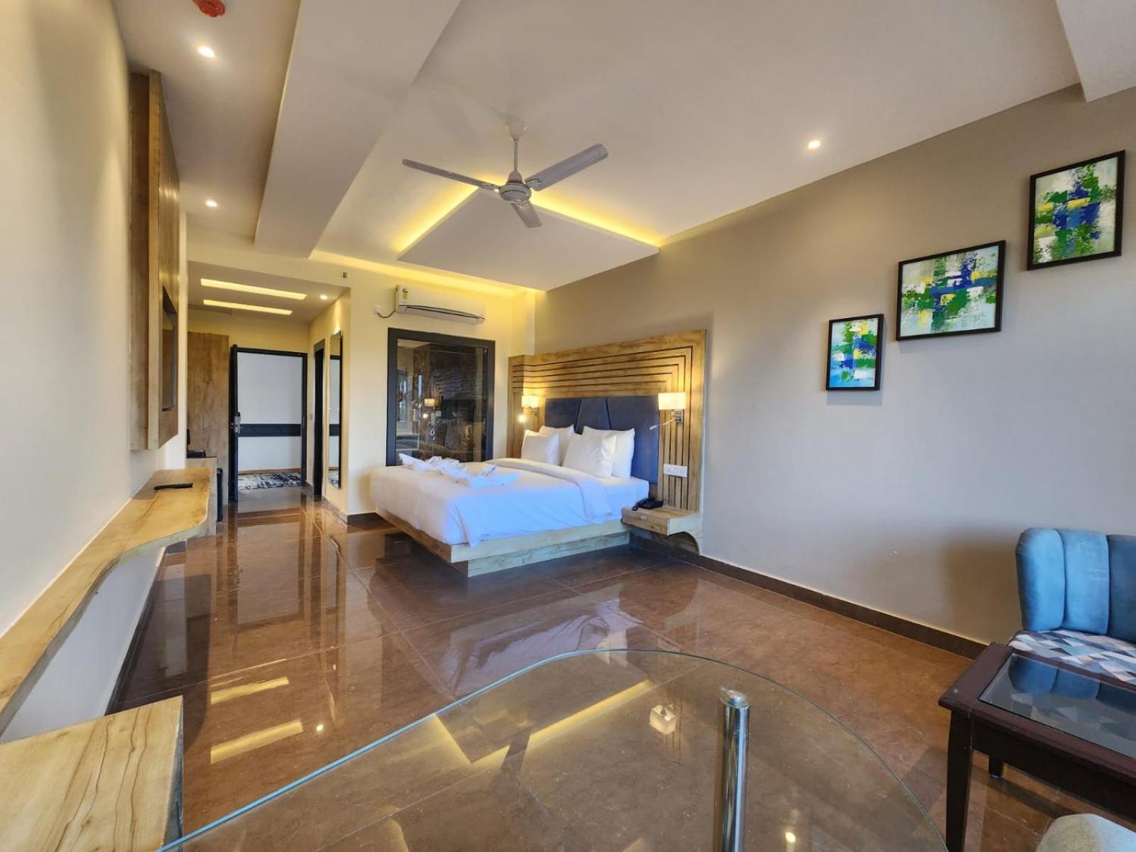 Aachman River And Valley View Resort Dharamshala - A Riverside Resort With Balcony View ภายนอก รูปภาพ