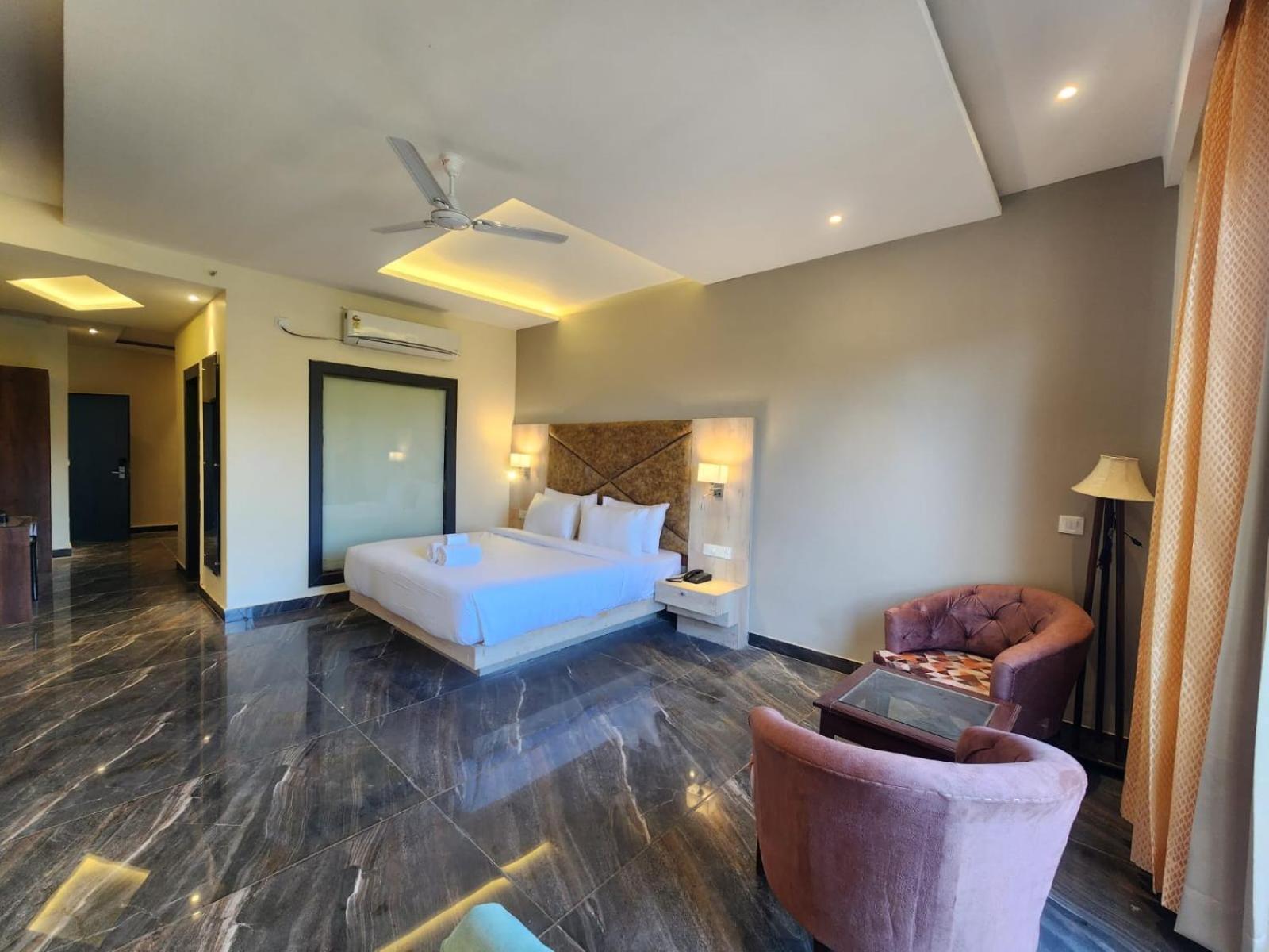 Aachman River And Valley View Resort Dharamshala - A Riverside Resort With Balcony View ภายนอก รูปภาพ