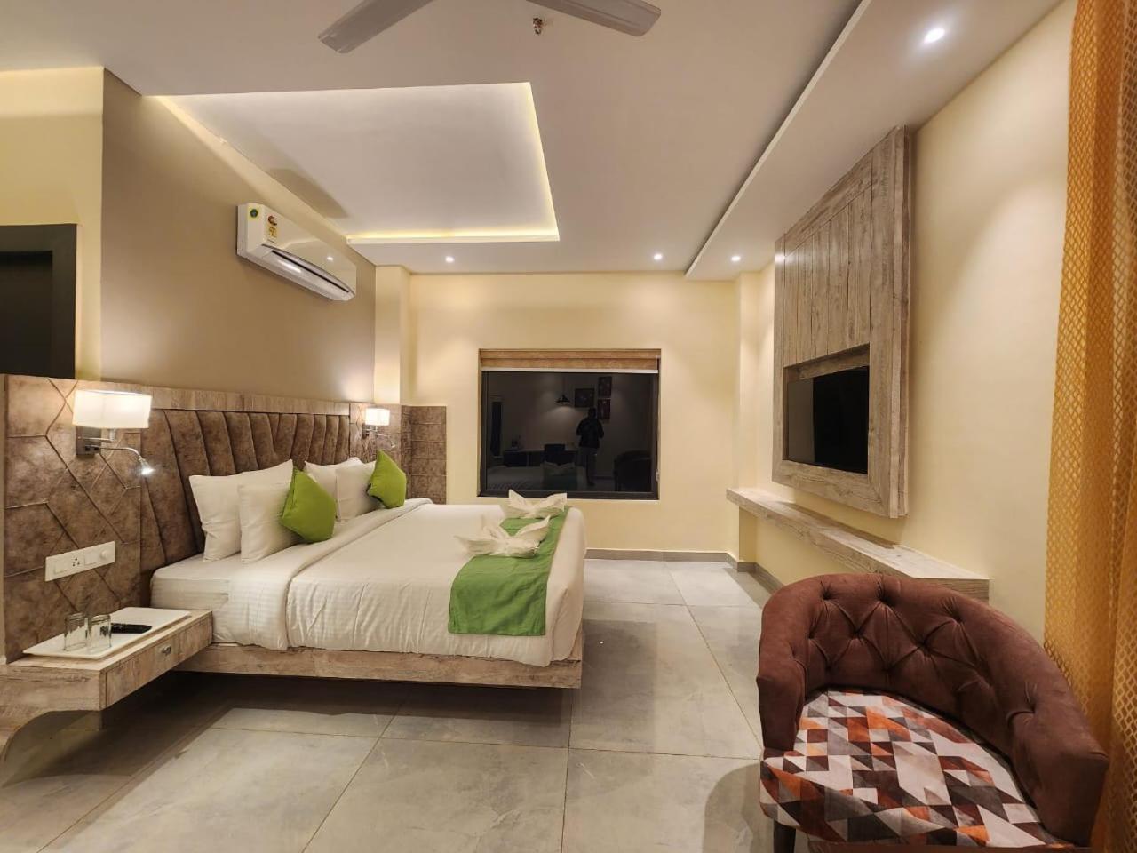 Aachman River And Valley View Resort Dharamshala - A Riverside Resort With Balcony View ภายนอก รูปภาพ