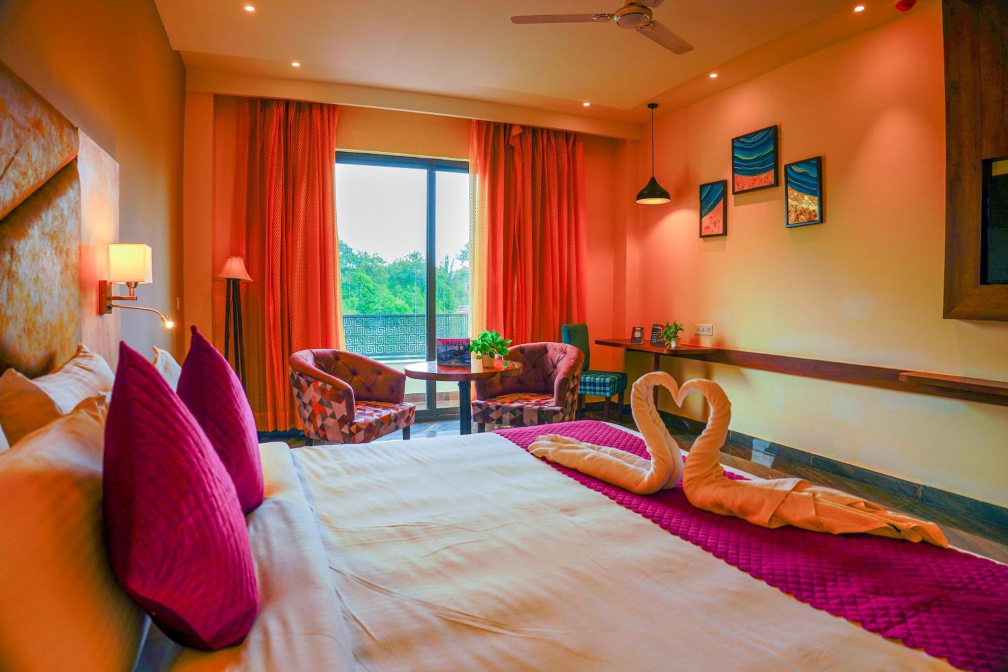 Aachman River And Valley View Resort Dharamshala - A Riverside Resort With Balcony View ภายนอก รูปภาพ