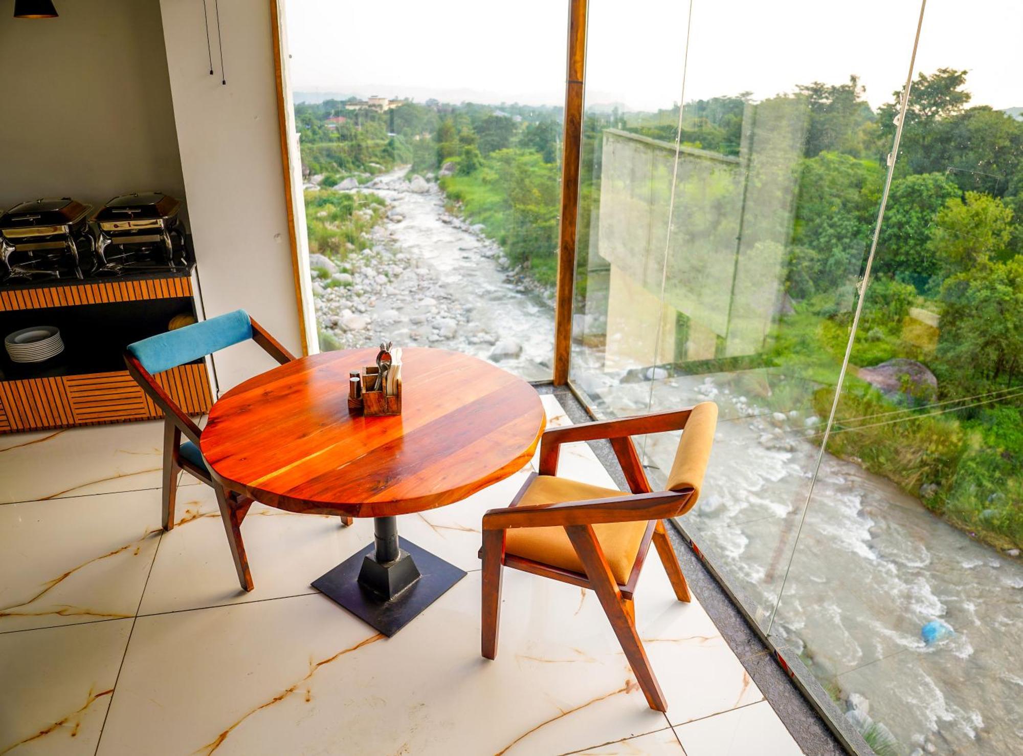 Aachman River And Valley View Resort Dharamshala - A Riverside Resort With Balcony View ภายนอก รูปภาพ