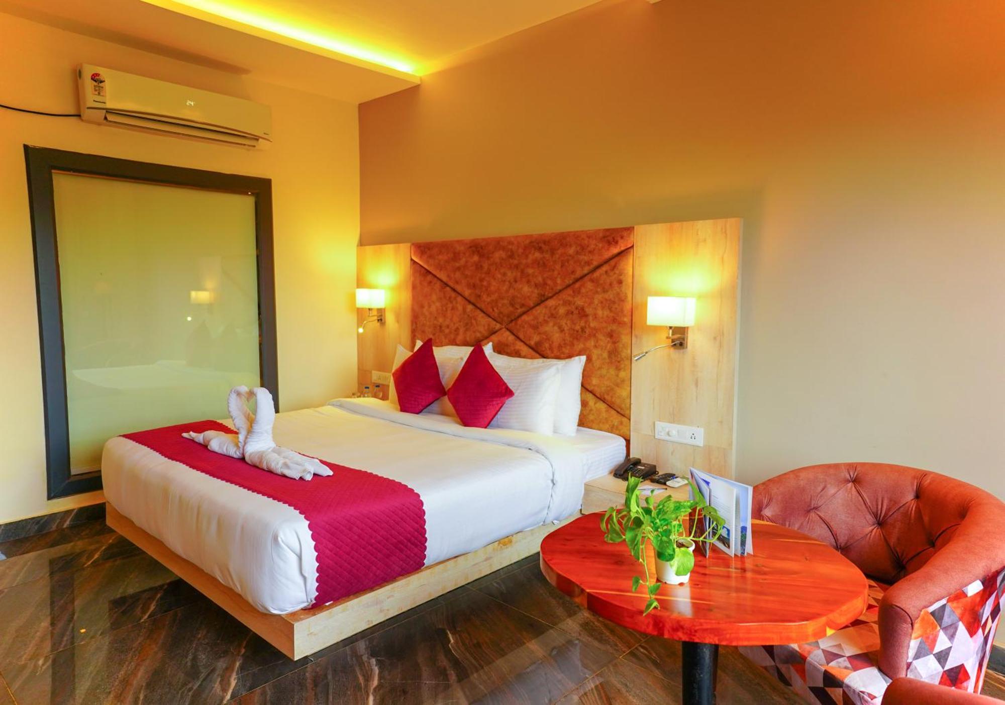 Aachman River And Valley View Resort Dharamshala - A Riverside Resort With Balcony View ภายนอก รูปภาพ